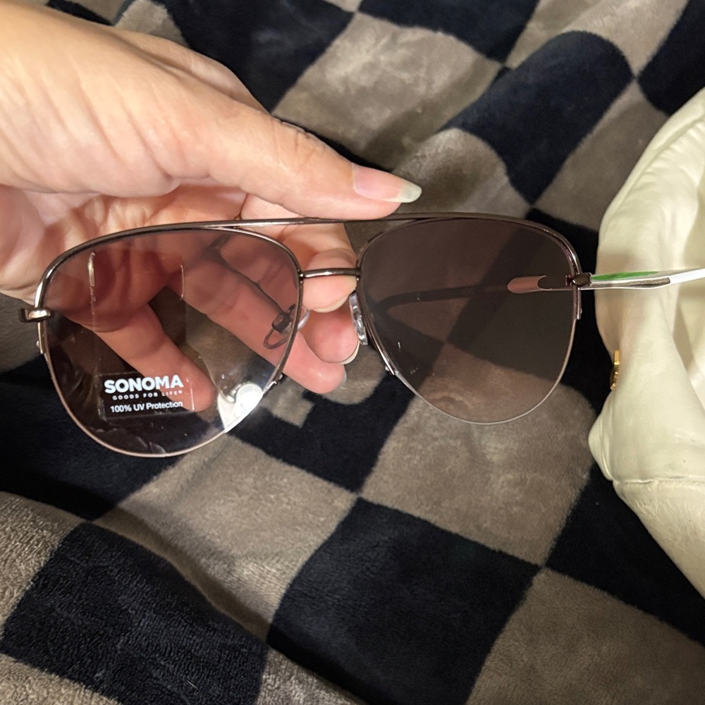 SOLD Sonoma Sunglasses with Dark Lenses - Picture 2 of 4